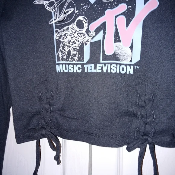Nwot Mtv cropped top blue long sleeves. Nwot - Picture 4 of 5